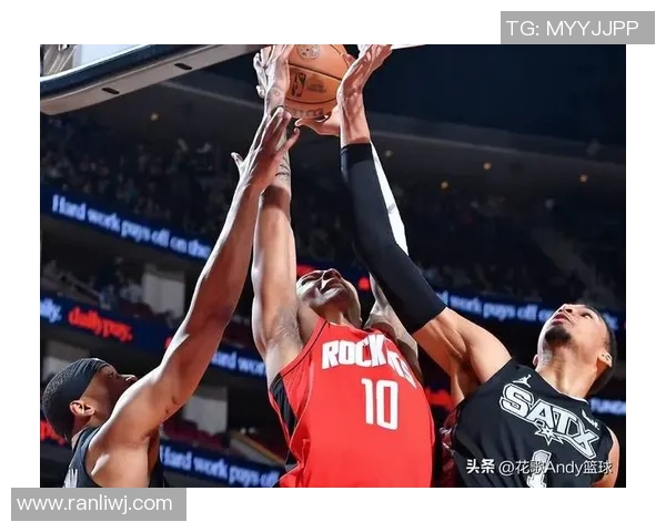 火箭全队冬训备战季后赛，集体提升体能